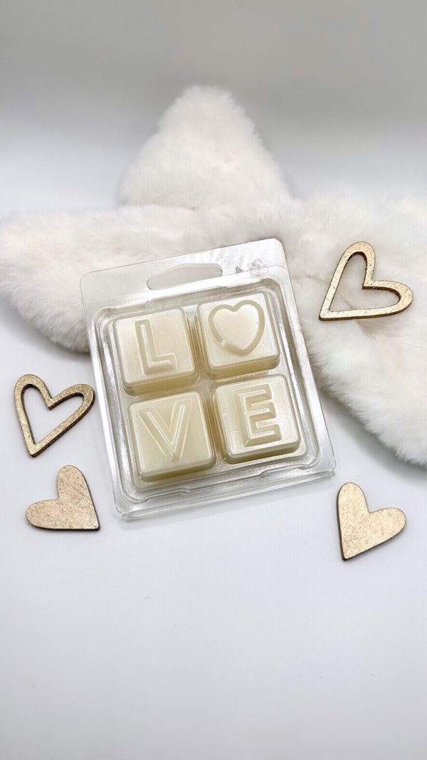 Clamshell LOVE