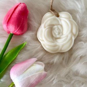 Suspension rose